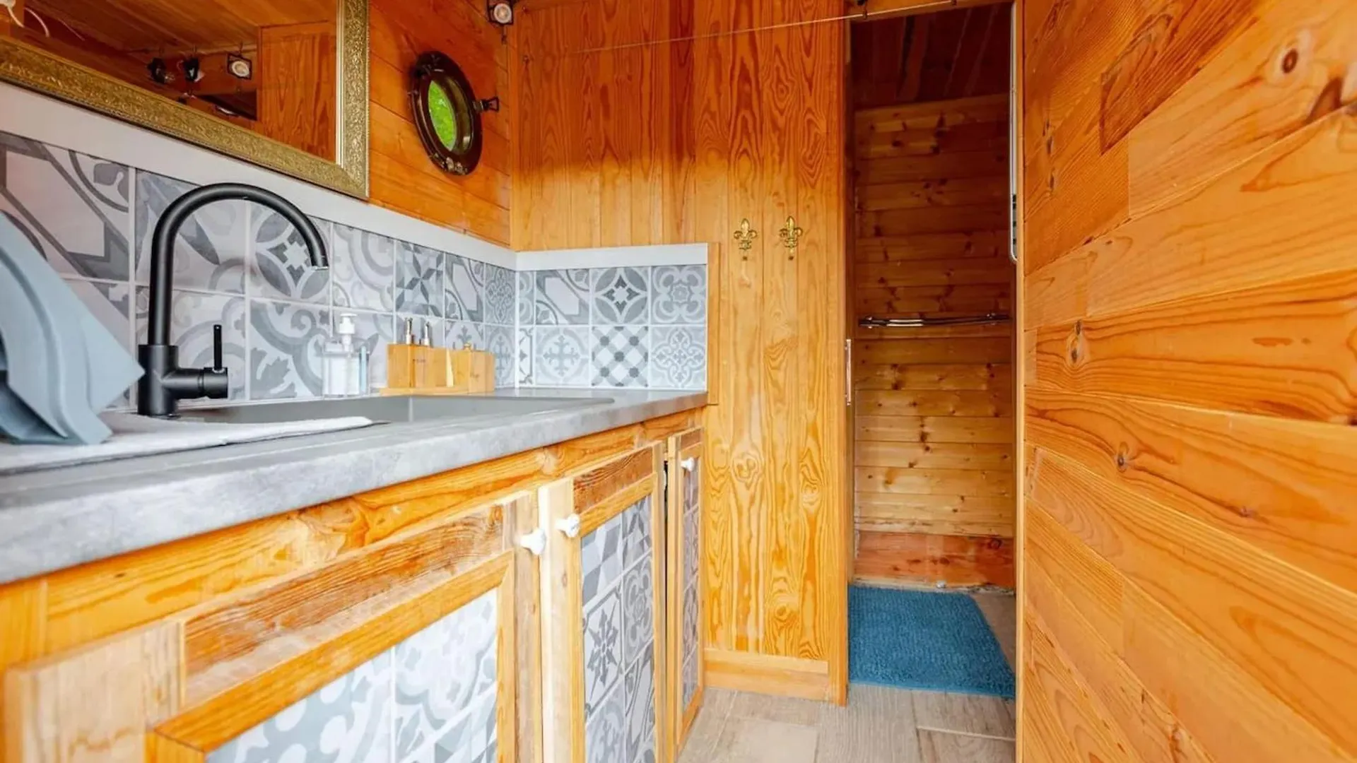 Holiday home Maison Atypique Avec Vue Sur La Montagne A Montjoie-En-Couserans