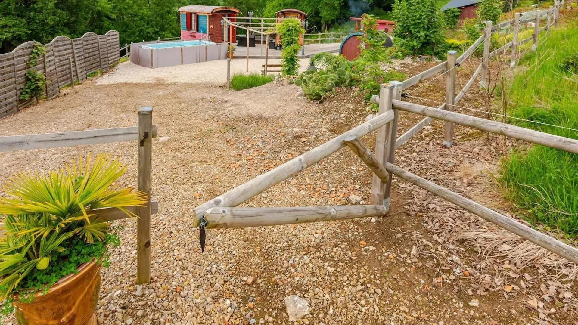 Maison Atypique Avec Vue Sur La Montagne A Montjoie-En-Couserans